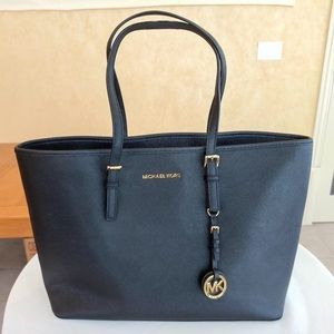 MICHAEL KORS Jet Set Saffiano Leather Top-Zip Tote Bag